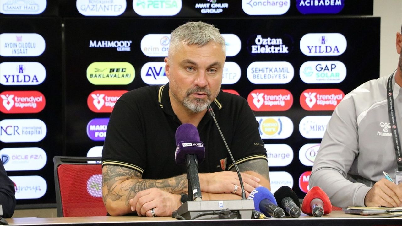Samsunspor Teknik Direktörü Thomas Reis'ten Hakem Eleştirisi