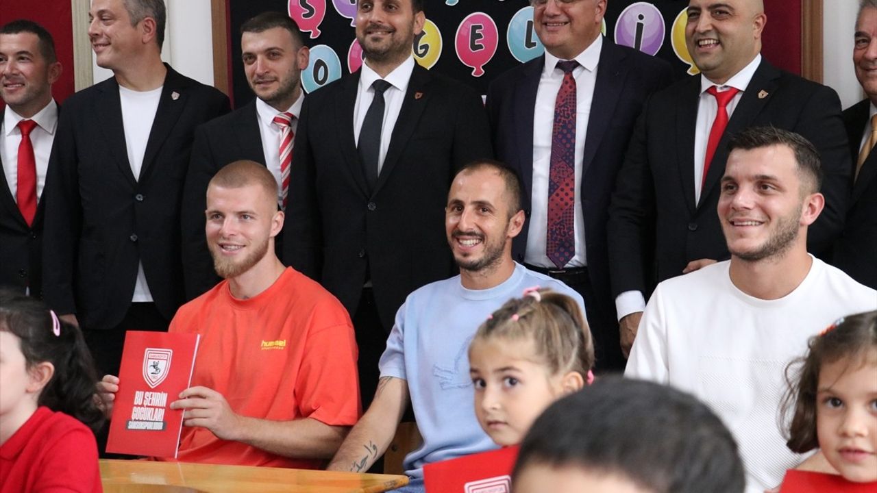Samsunsporlu Futbolcular Yeni Öğrencilerle Buluştu