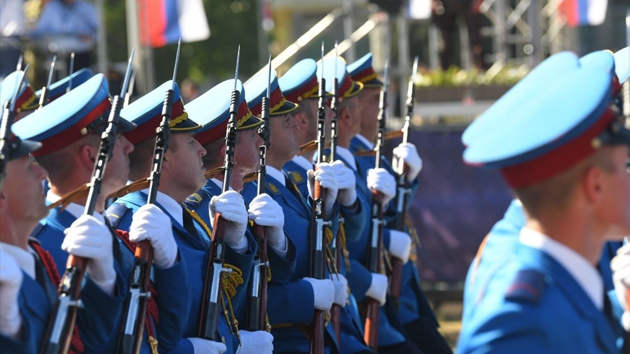 Sırbistan'da 'Birliğin Gücü' Askeri Geçit Töreni