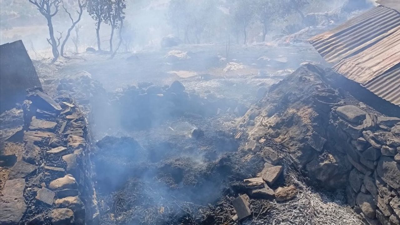 Şırnak'ta Yangın: Ahır ve Samanlıkta Zarar Oluştu