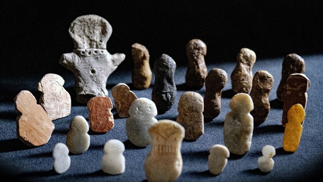 Tavşanlı Höyük'te 4 Bin 500 Yıllık İdol Keşfi