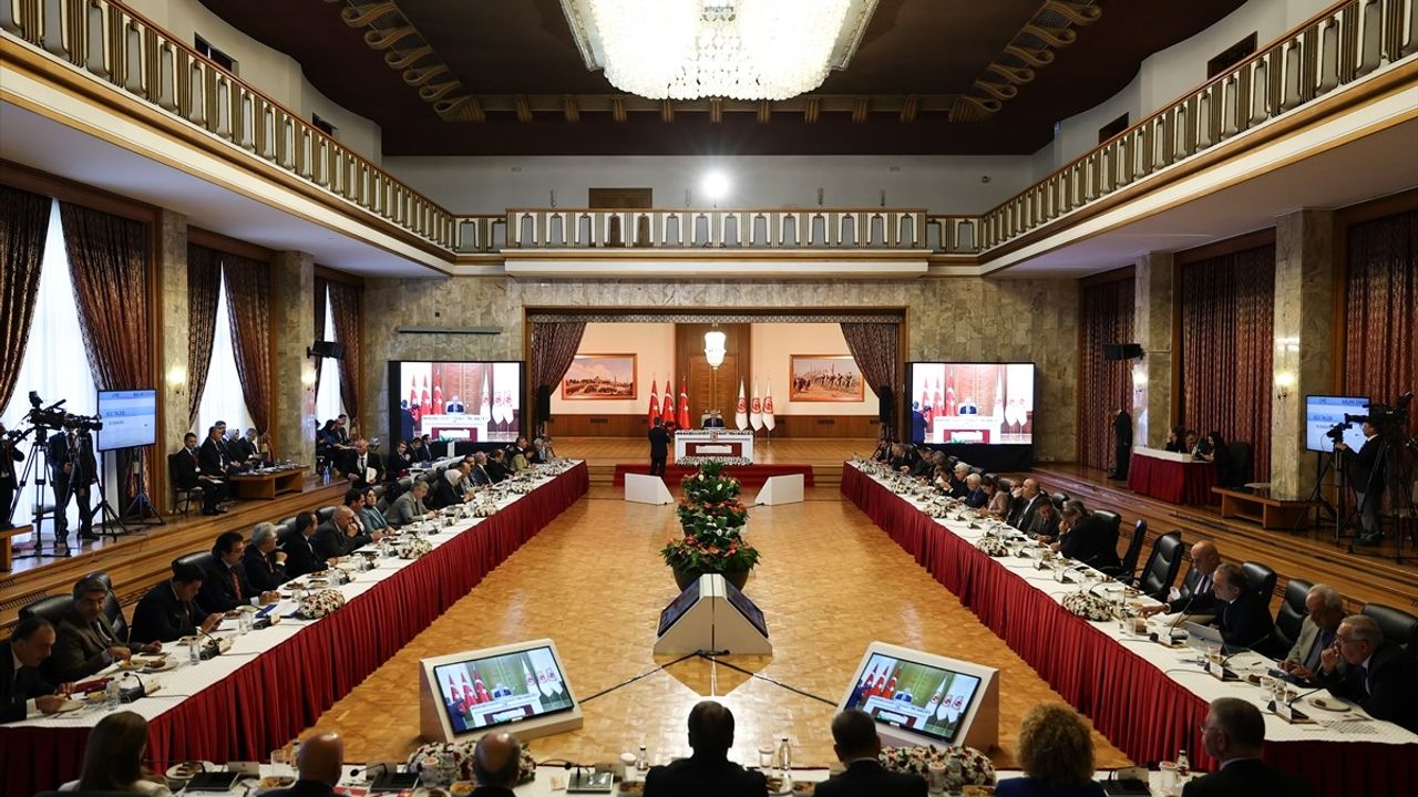 TBMM Başkanı Kurtulmuş: Saldırılar Derin Bir Uyanışa Sebep Olmalı