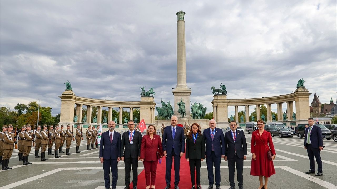 TBMM Başkanı Numan Kurtulmuş, Budapeşte'de Meçhul Asker Anıtı'na Çelenk Bıraktı