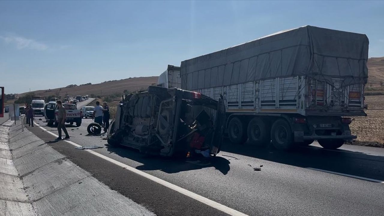 Tekirdağ'da 3 Araçlı Kaza: 6 Yaralı