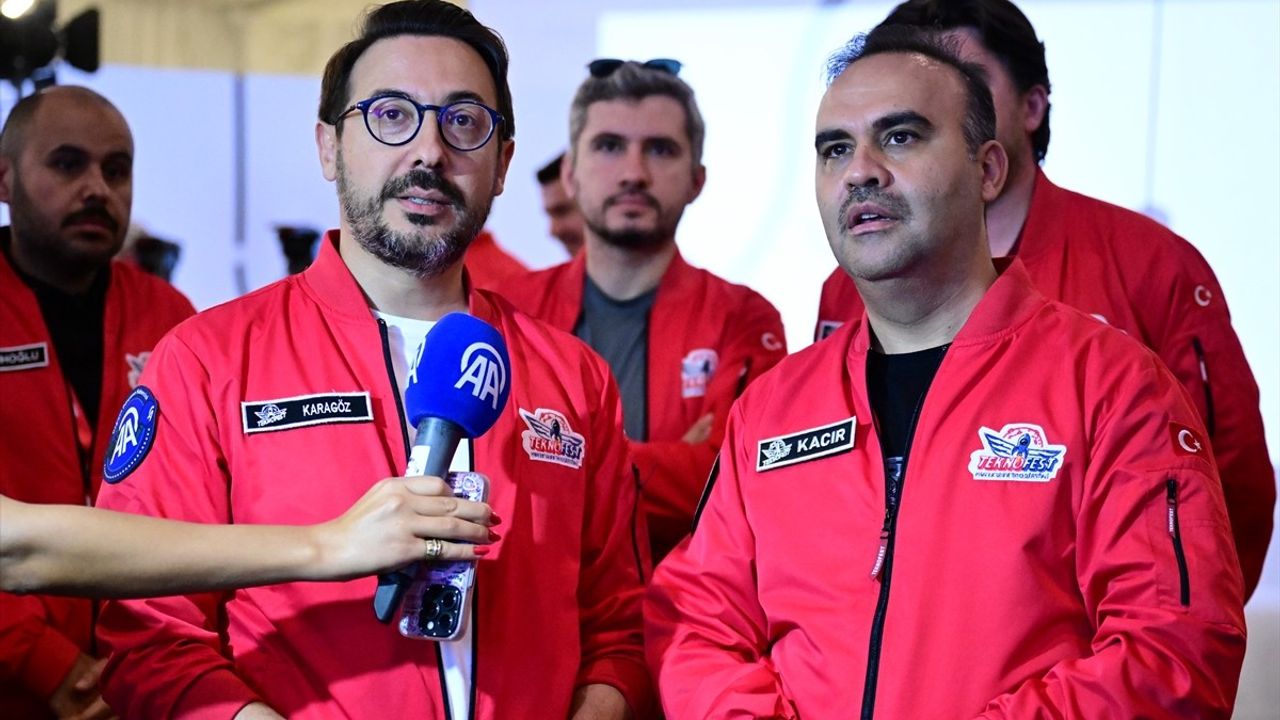 TEKNOFEST'te Önemli Ziyaret: Bakan Kacır ve AA Genel Müdürü Karagöz Görüşmelerde Bulundu