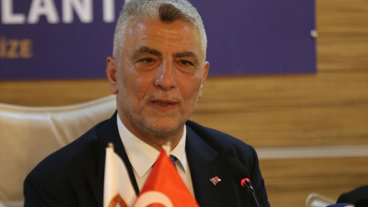 Ticaret Bakanı Bolat, Rize'deki İstişare Toplantısında Ekonomik Durumu Değerlendirdi