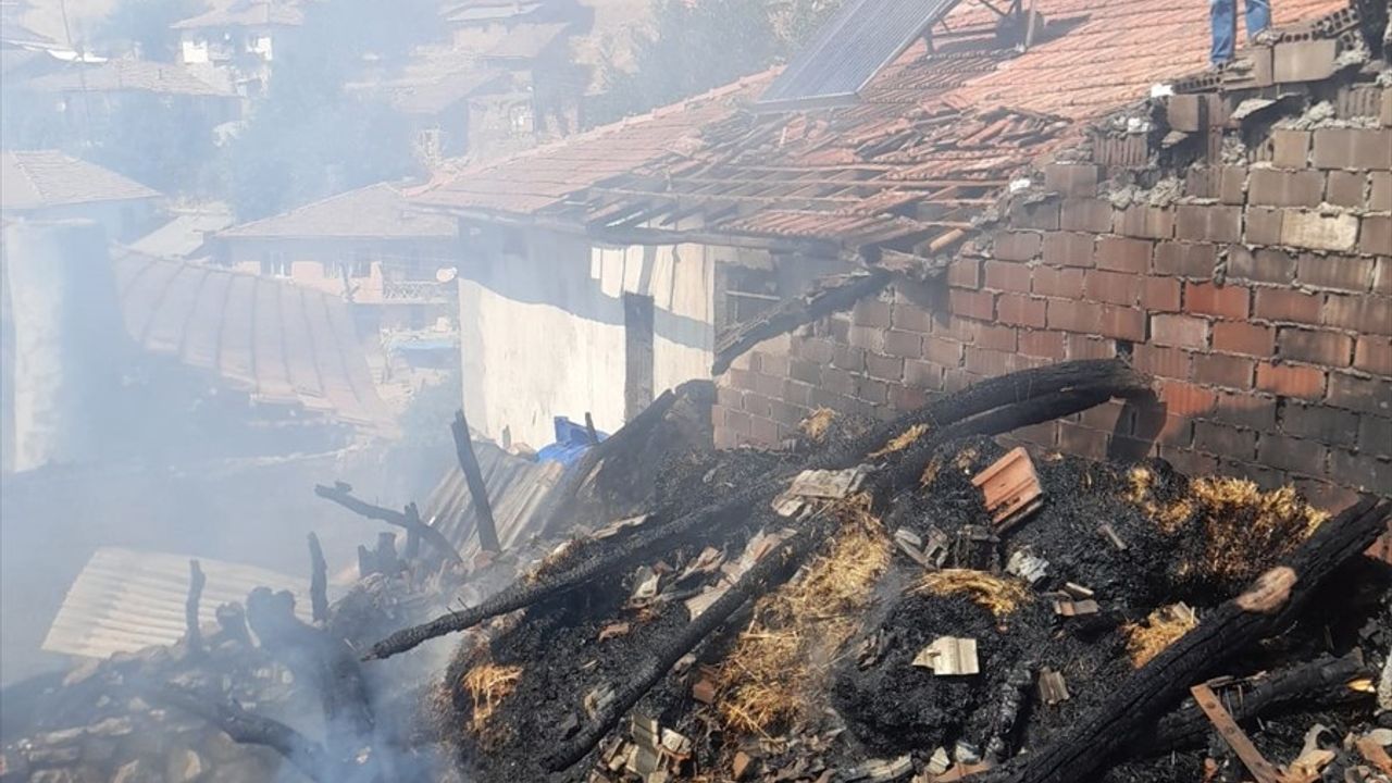 Tokat'ta Yangın Felaketi: Ev ve Samanlık Kullanılamaz Hale Geldi