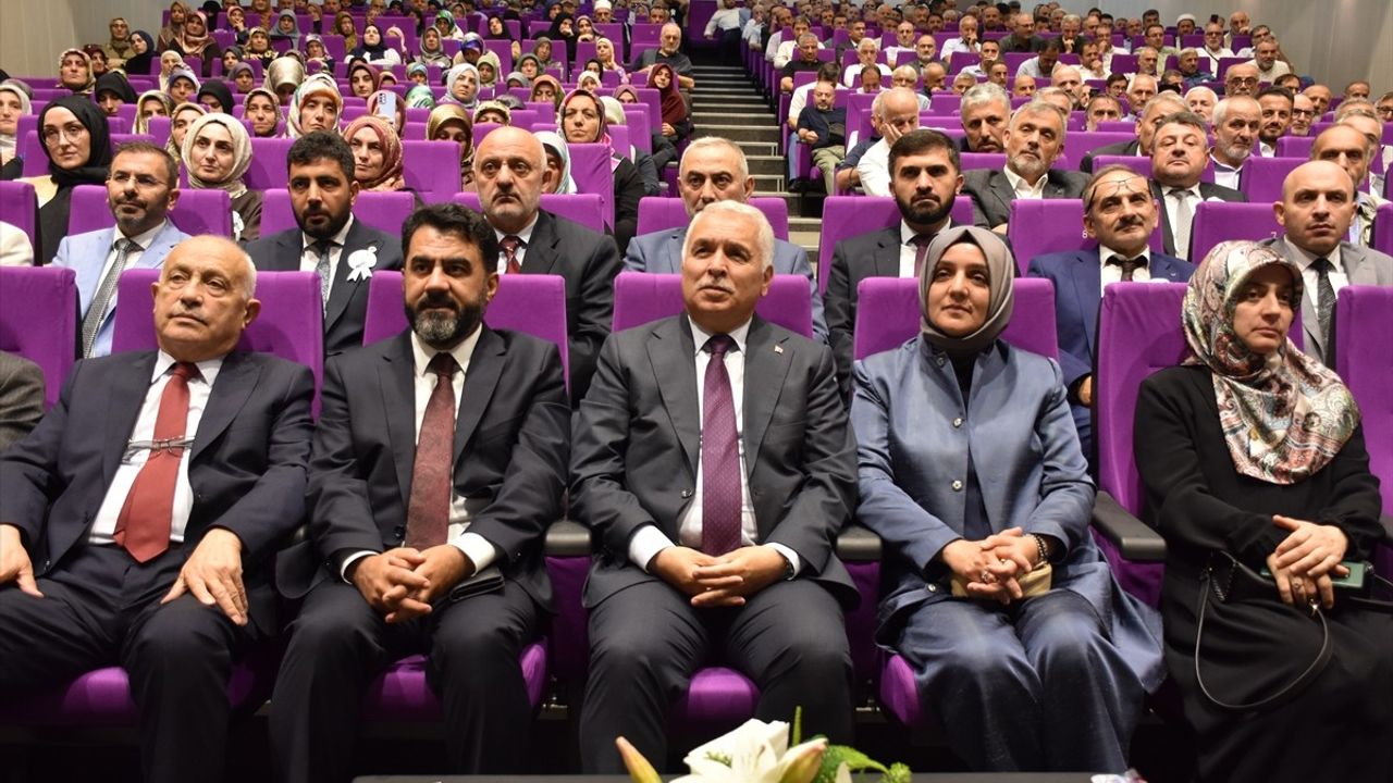 Trabzon'da Aile Ahlakı ve Peygamberimiz Konferansı
