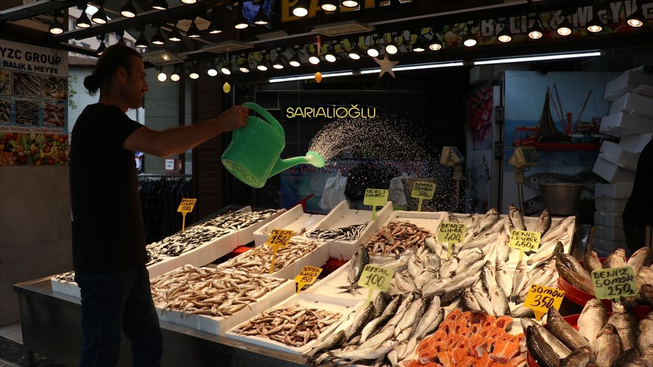 Trabzon'da Balık Tezgahlarında Mezgit ve İstavrit Rüzgarı