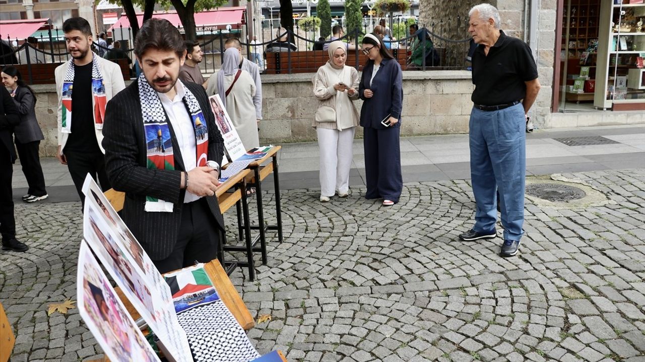 Trabzon ve Çevre İllerde Gazze'deki Çocuklar İçin 'Boş Sıralar' Etkinliği