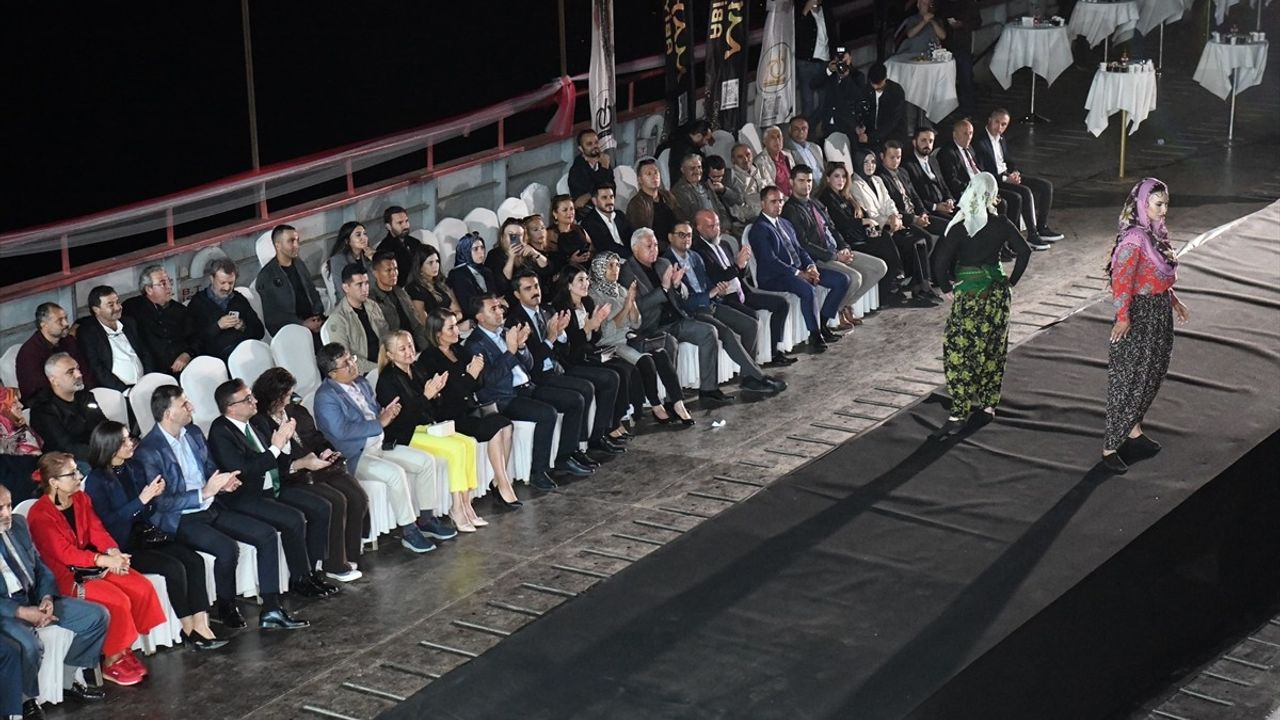 Tunceli'de Renkli Bir Moda Etkinliği: Kaleden Podyuma