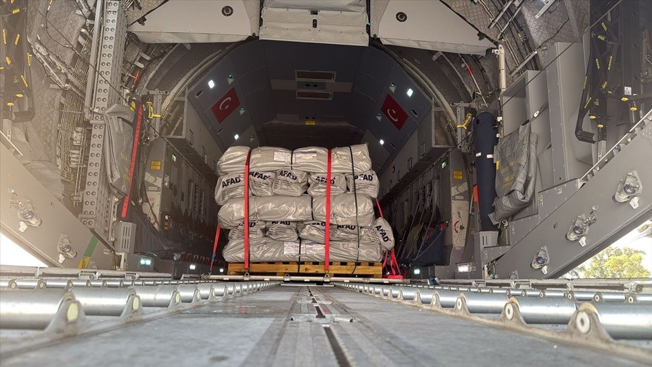 Türkiye'den Afganistan'a 25 Ton İnsani Yardım Gönderildi
