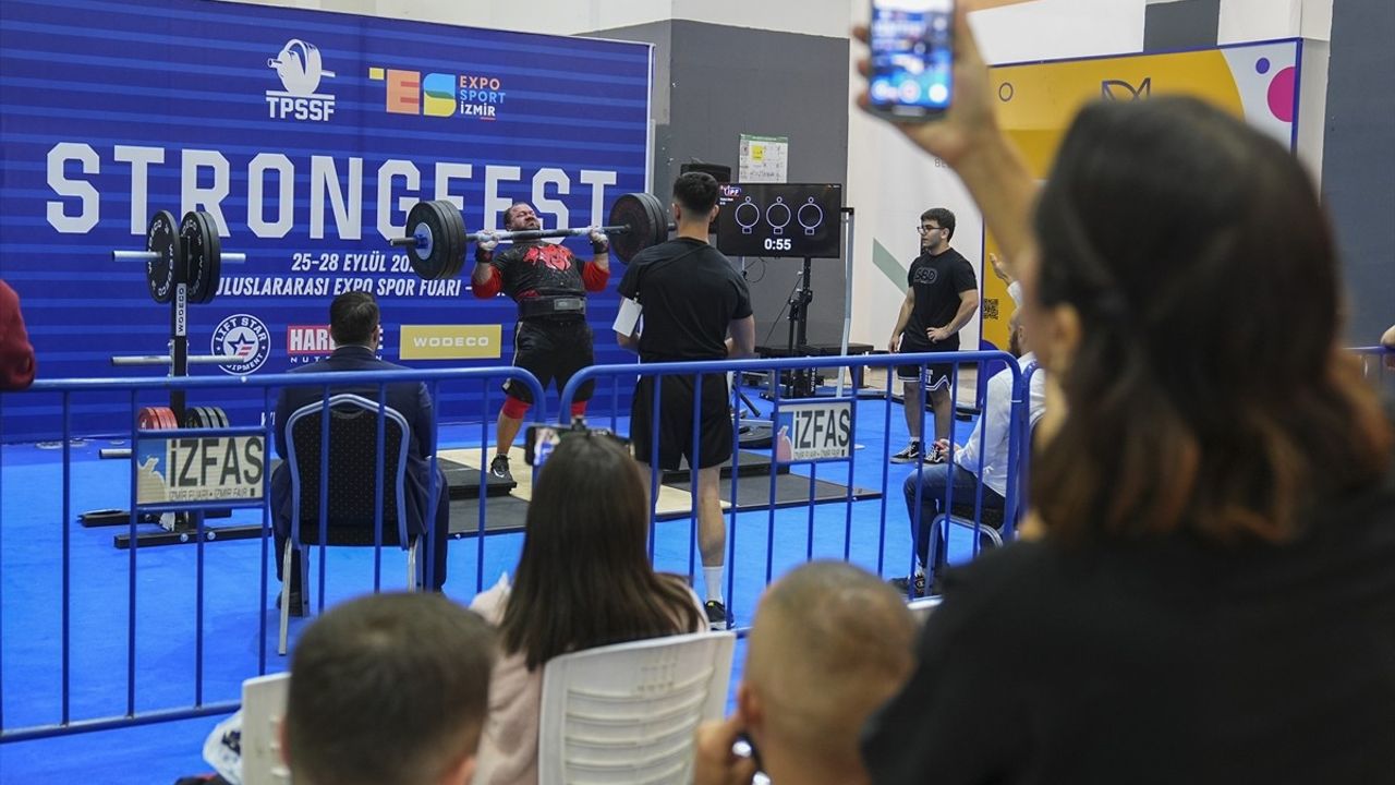 Türkiye Vücut Geliştirme ve Fitness Şampiyonası İzmir'de Gerçekleşti