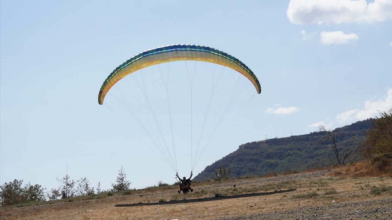 Uçmakdere: Yamaç Paraşütü ile Adrenalin Dolu Hafta Sonları