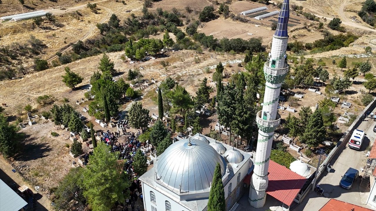 Uşak'ta Trafik Kazasında Hayatını Kaybeden Polis Memuru Defnedildi