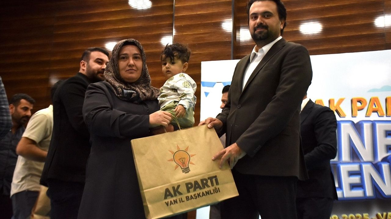 Van'da 200 Çocuk İçin Sünnet Şöleni Düzenlendi