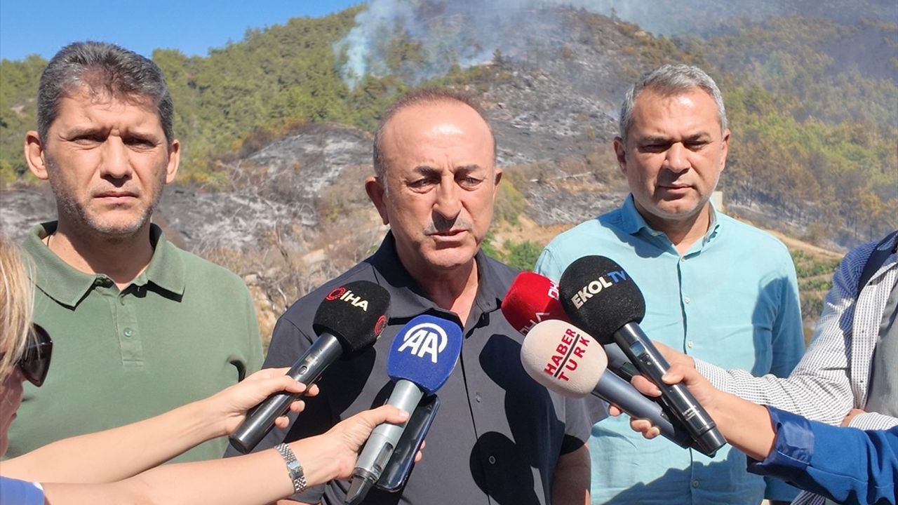Yangın Bölgesinde Mevlüt Çavuşoğlu'ndan Geçmiş Olsun Ziyareti