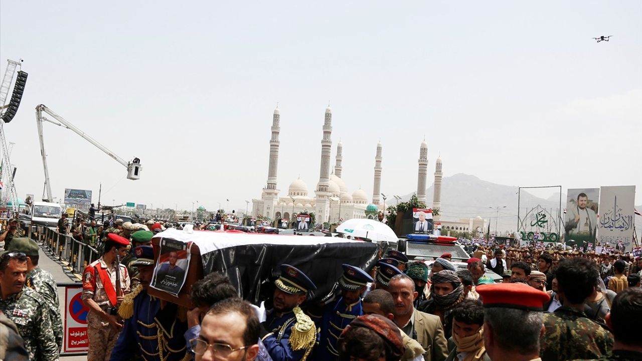 Yemen'de İsrail Saldırısının Ardından Cenaze Töreni Düzenlendi