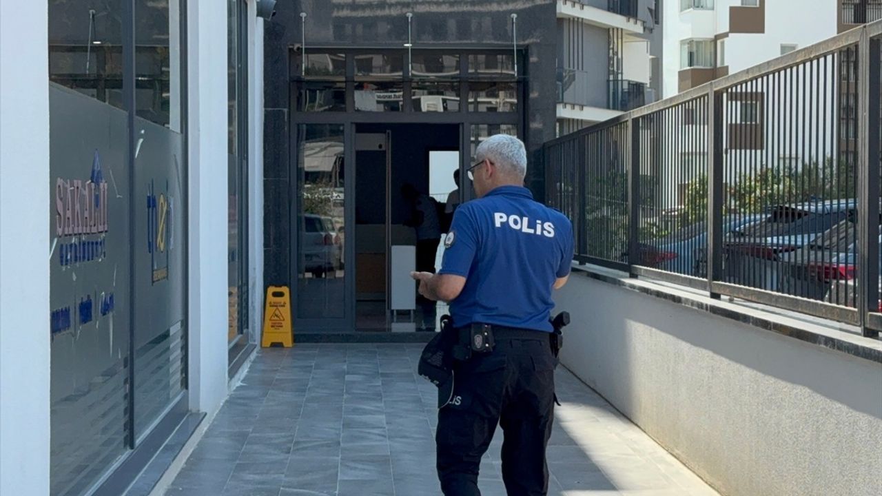 Yüreğir Belediye Başkanı'nın İş Yeri Kurşunlandı: Zanlı Tutuklandı