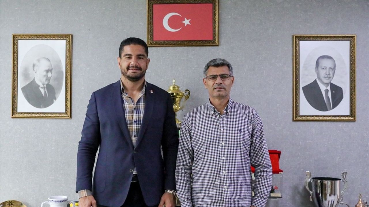 Yusuf Dikeç'ten Taha Akgül'e Ziyaret
