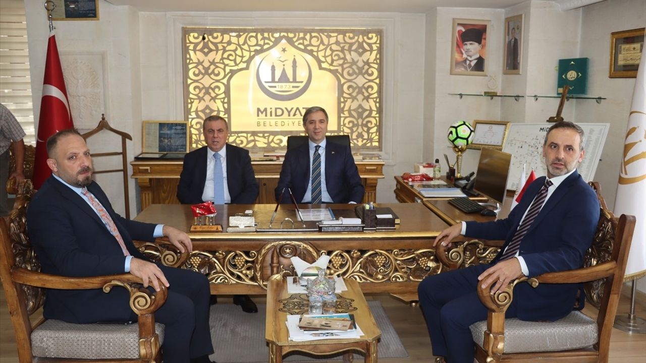 Zafer Sırakaya'nın Mardin Ziyareti: Midyat'ta Yeni Projeler Tanıtıldı