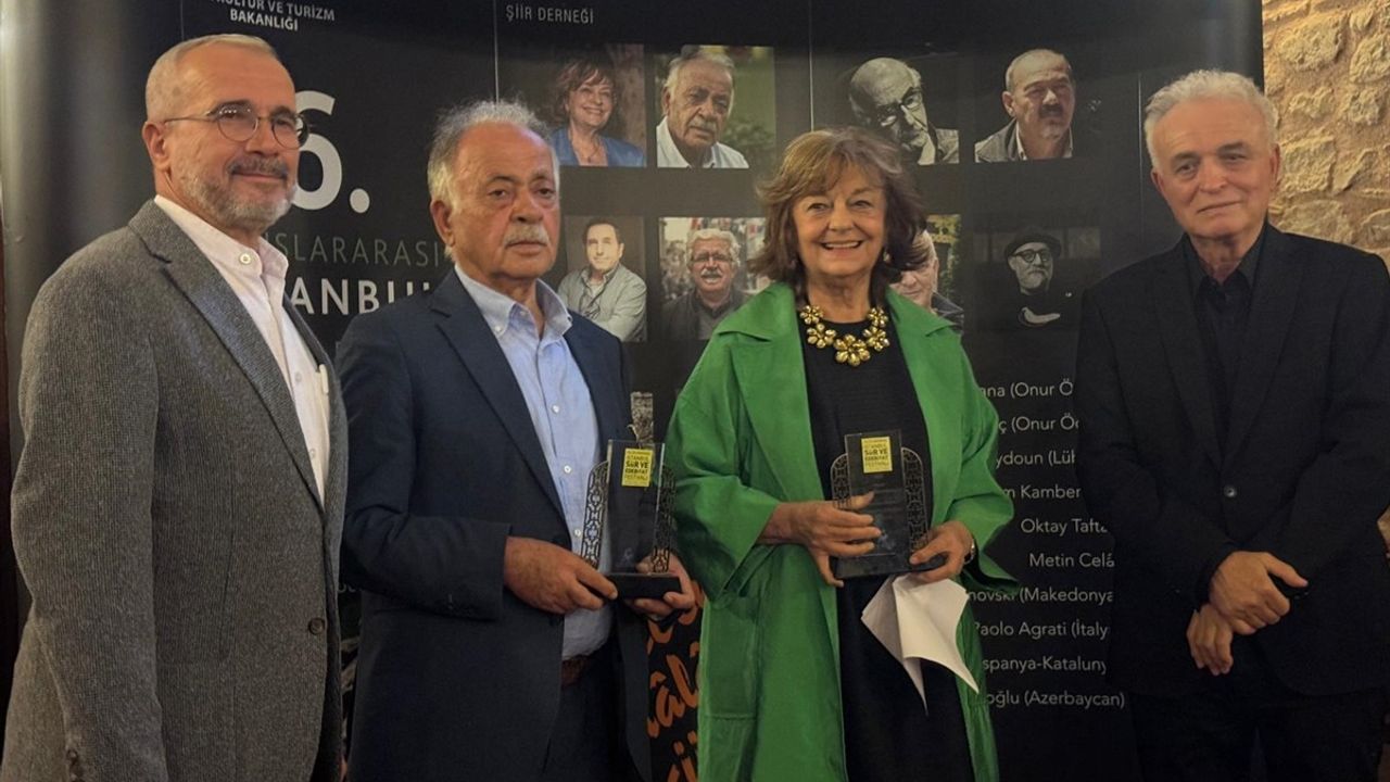 16. Uluslararası İstanbul Şiir ve Edebiyat Festivali: Onur Ödülleri Sahiplerini Buldu