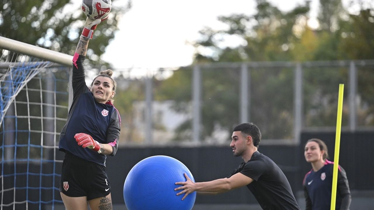 ABB FOMGET Kadın Futbol Takımı Şampiyonluğa Gidiyor