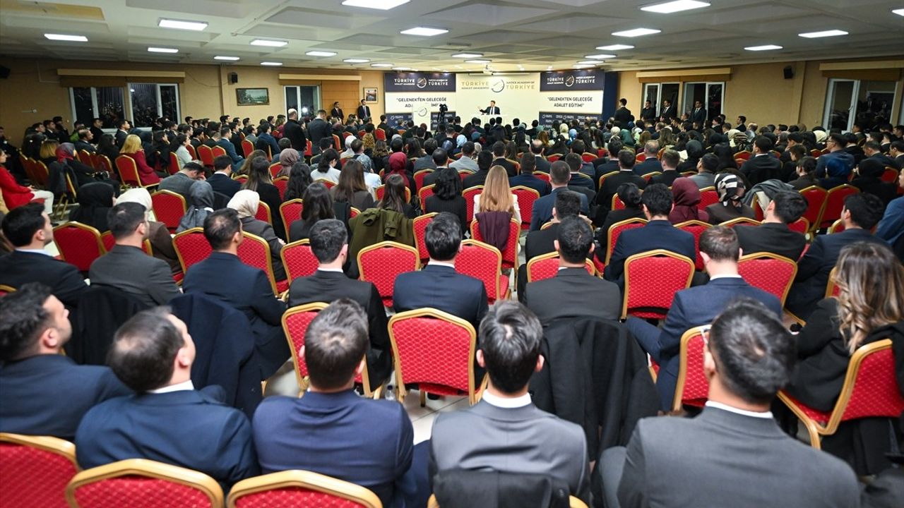 Adalet Bakanı Tunç'tan Hakim-Savcı Yardımcılarına Yeni Görevler