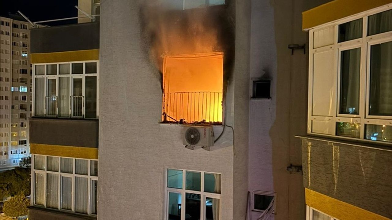 Adana'da Dairede Yangın: İtfaiye Zamanında Müdahale Etti
