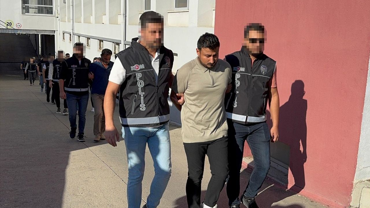 Adana'da Dolandırıcılık Operasyonu: 5 Zanlı Tutuklandı