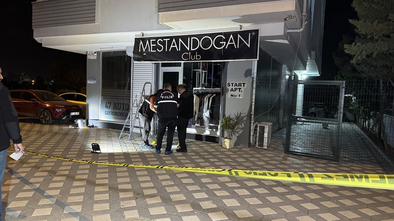Adana'da Giyim Mağazasına El Yapımı Patlayıcı Attı