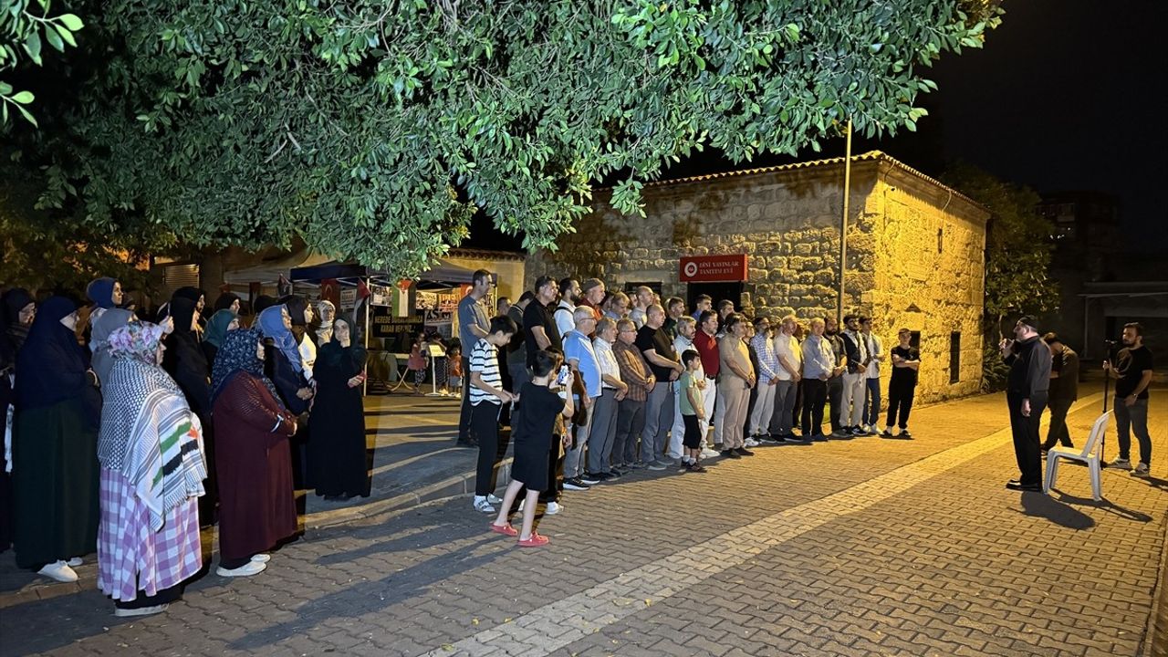Adana'da Küresel Sumud Filosu'na Yönelik Saldırı Protesto Edildi