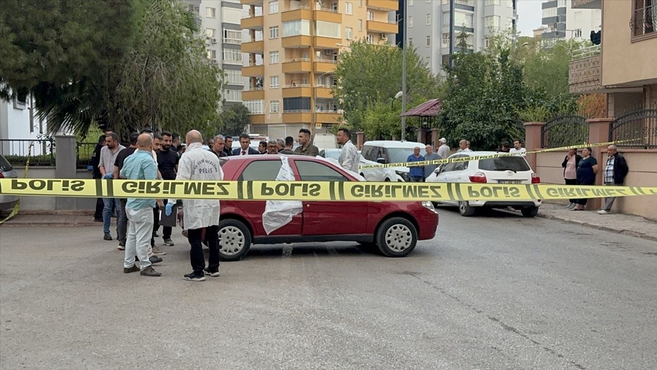 Adana'da Bir Kişi Otomobilde Ölü Bulundu