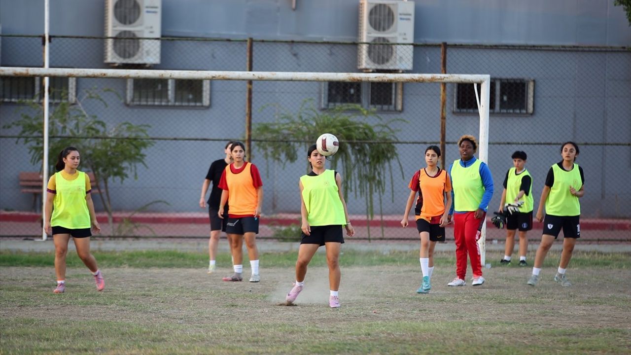 Adana İdmanyurdu Kadın Futbol Takımı Süper Lig Hedefinde
