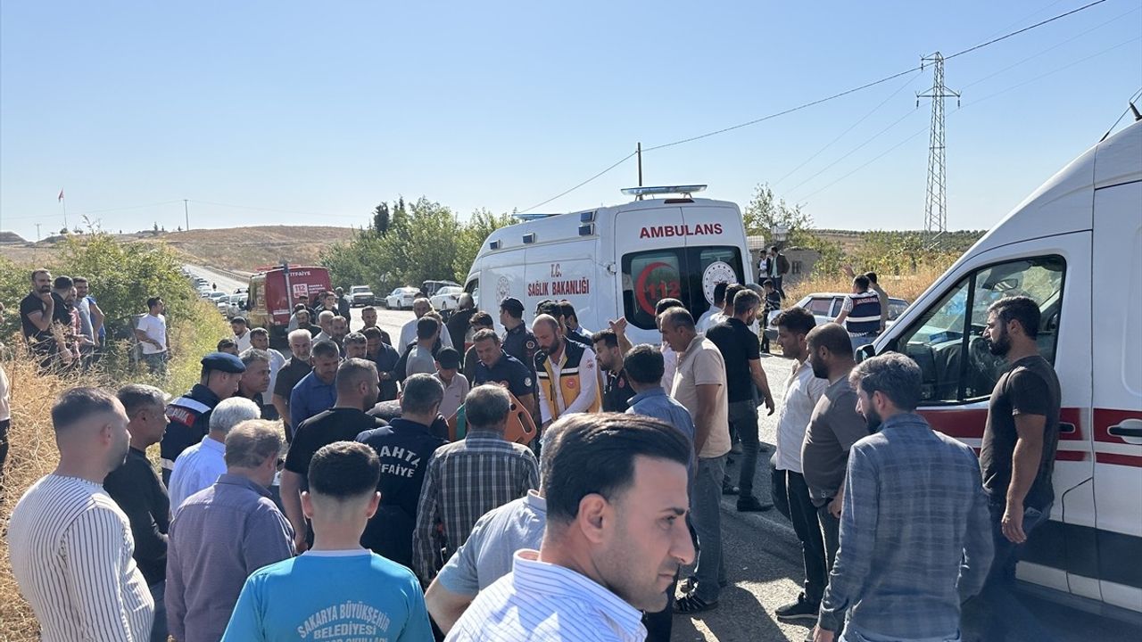 Adıyaman'da Ambulans ve Otomobil Çarpıştı: 8 Yaralı