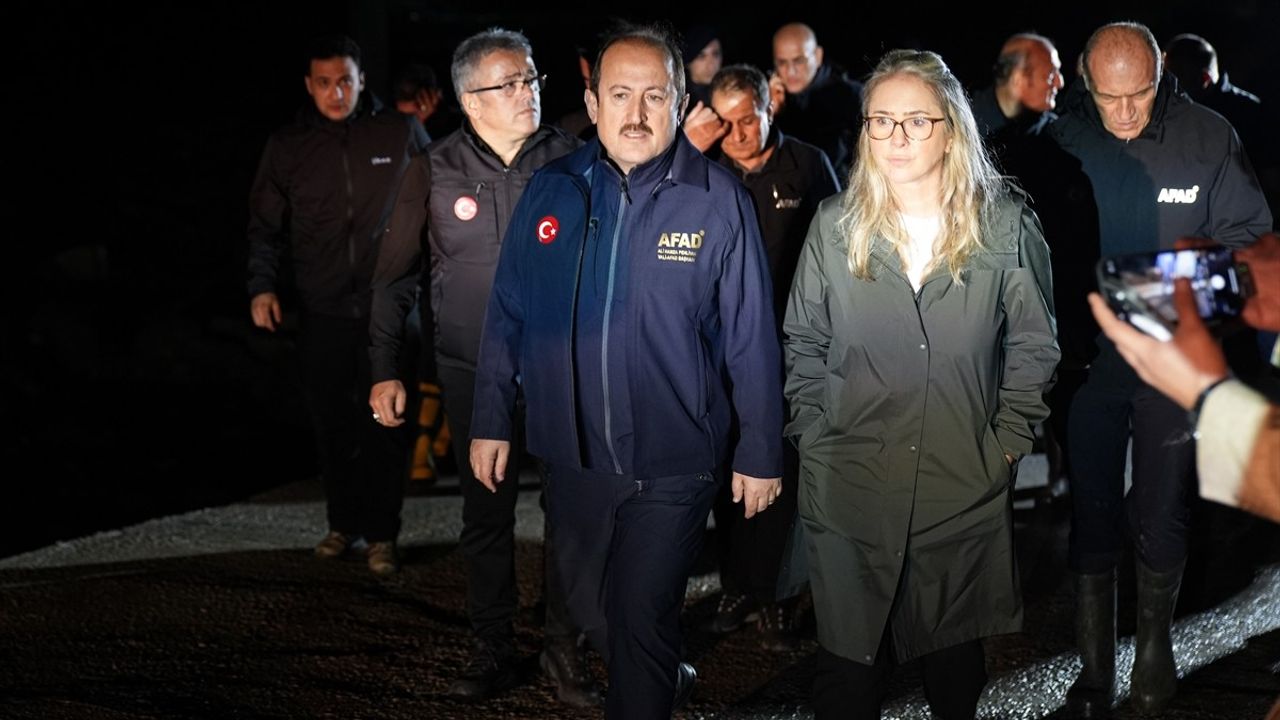 AFAD Başkanı Pehlivan'dan Foça'daki Sel Çalışmaları ile İlgili Açıklama