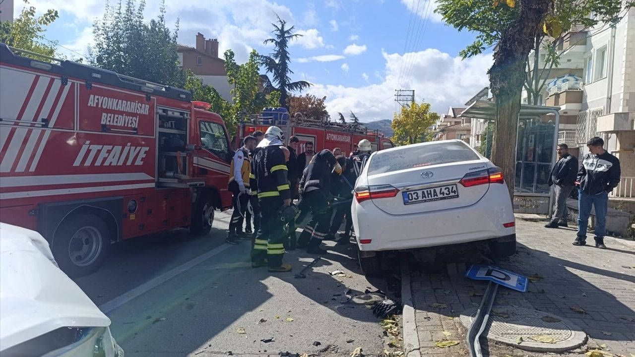 Afyonkarahisar'da İki Araç Çarpıştı: 7 Yaralı