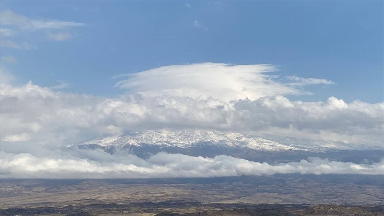 Ağrı Dağı Kış Beyazına Büründü