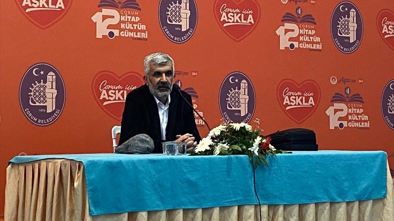 Ahmet Turgut Çorum'da Okurlarıyla Buluştu