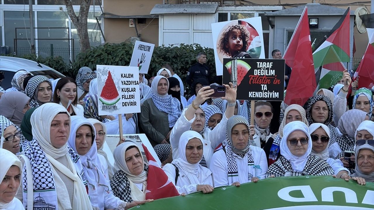 AK Parti Kadın Kolları'ndan Gazze Destek Eylemi