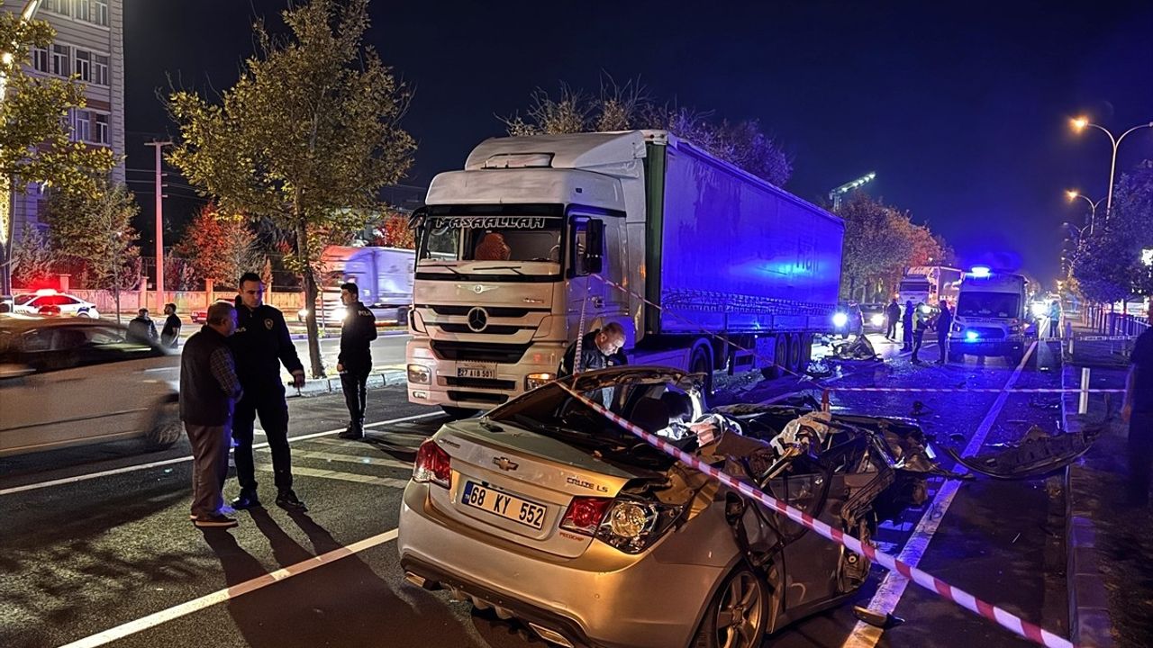 Aksaray'da Trafik Kazası: Ağabey Hayatını Kaybetti, Kardeşi Yaralandı