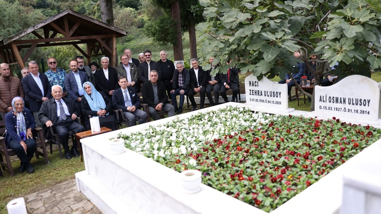 Ali Osman Ulusoy'un Mezarı Başında Anma Töreni Düzenlendi