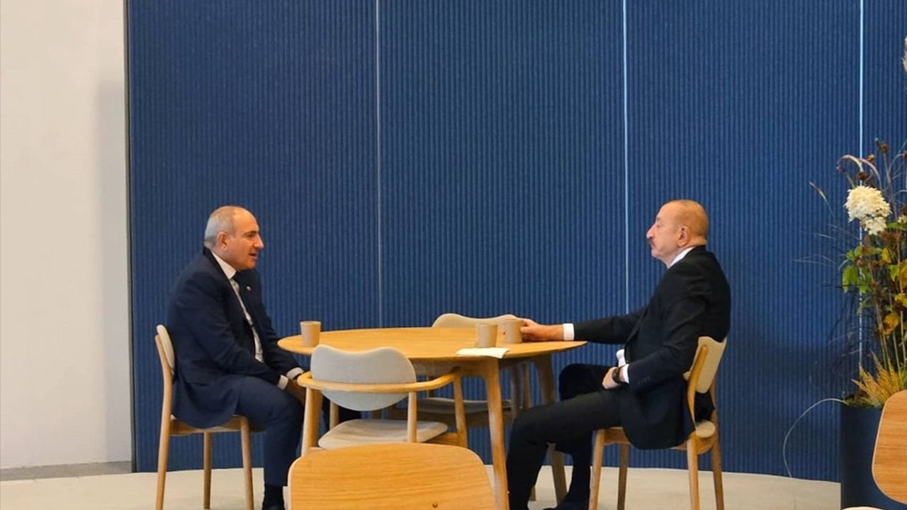 Aliyev ve Paşinyan Kopenhag'da Bir Araya Geldi