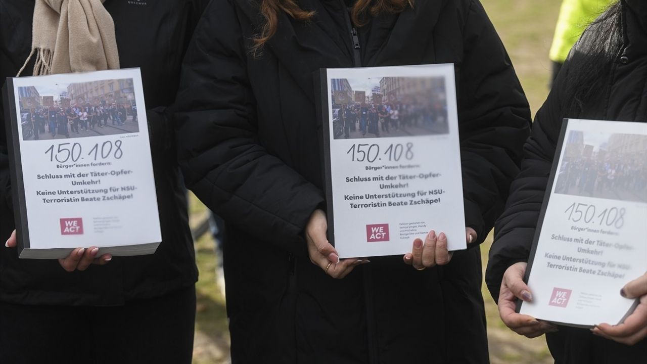 Almanya'da Neo-Nazi Terör Mağdurları Adalet İçin Mücadele Ediyor