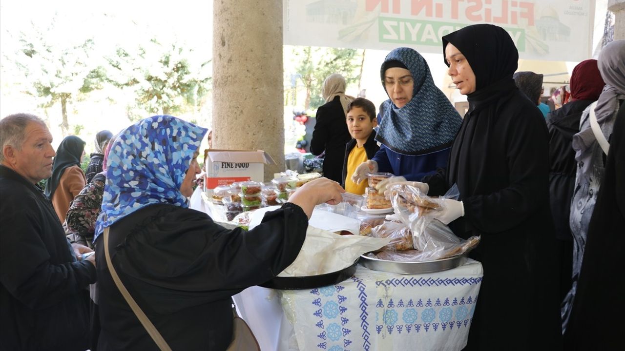 Amasya'da Filistin İçin Hayır Çarşısı Kuruldu