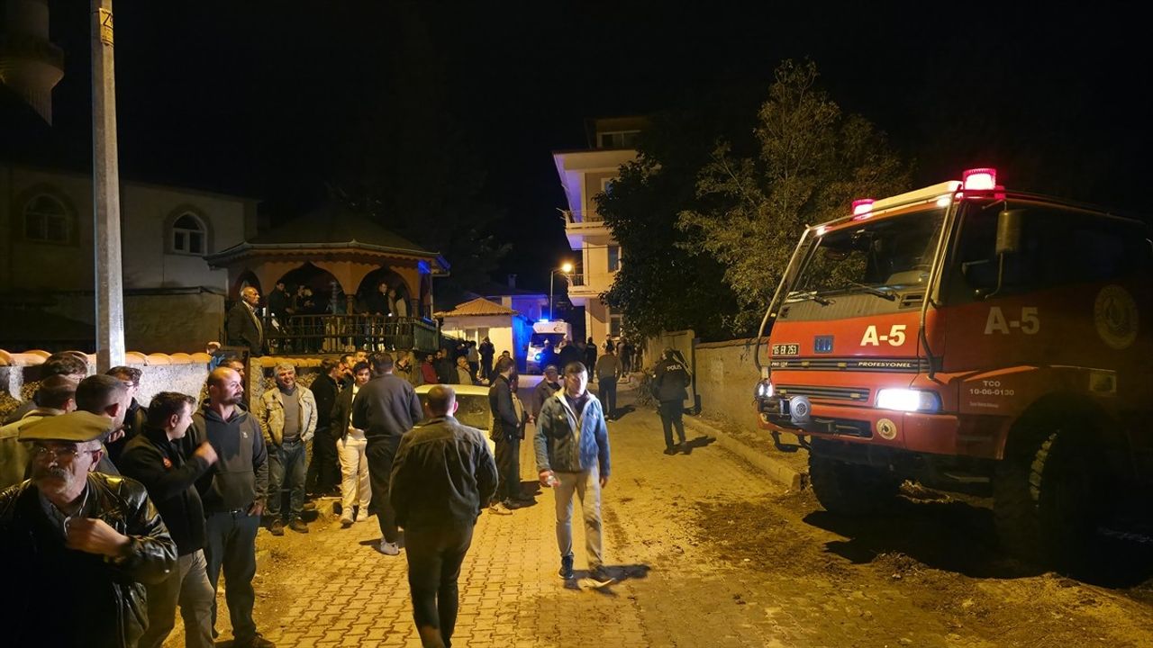 Amasya'daki Yangın İki Evi Küle Çevirdi
