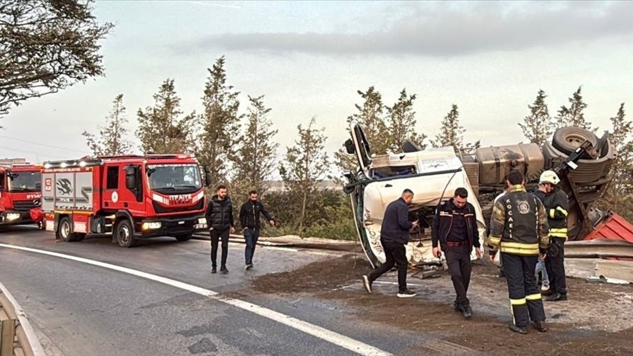 Anadolu Otoyolu'nda Tır Kazası: Sürücü Yaralı