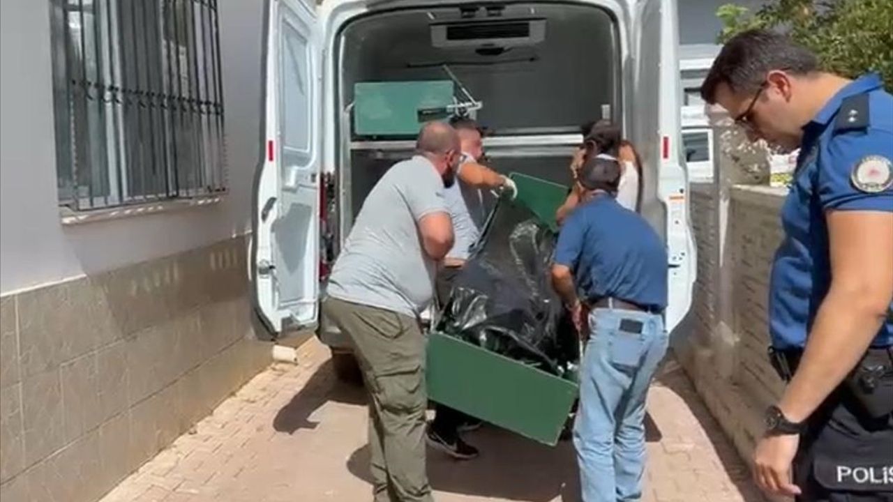 Antalya'da Cezaevinden Çıkan Kadın Arkadaşının Evinde Ölü Bulundu