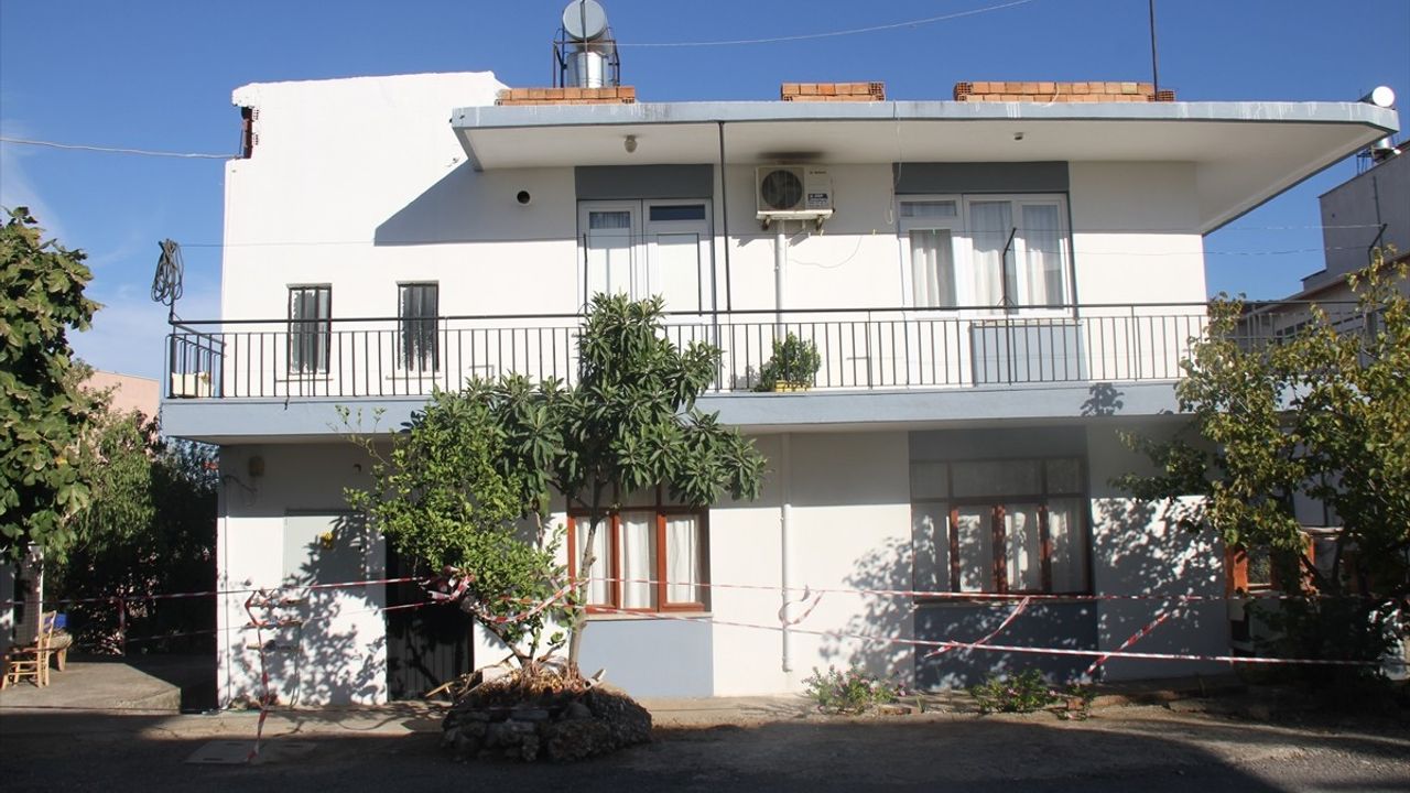 Antalya'da İnşaat Göçüğü Sonrası Mühürleme Uygulandı