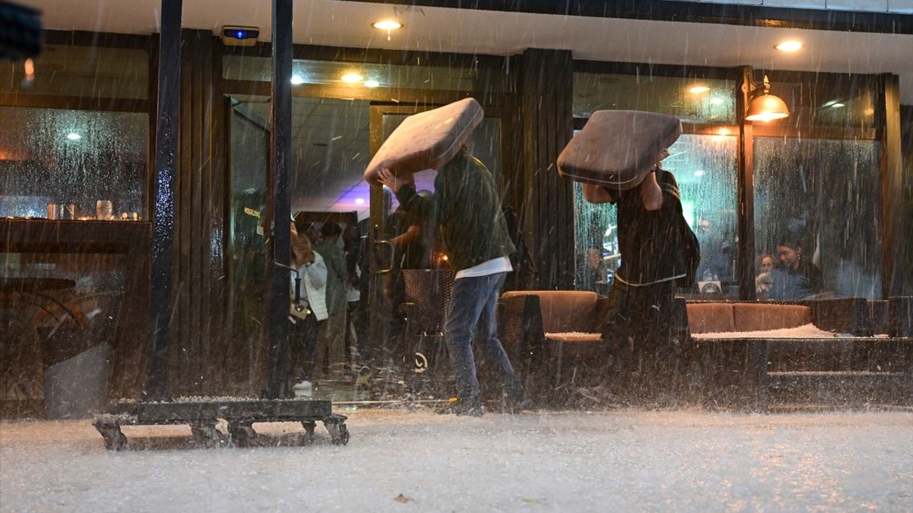 Antalya'da Sağanak ve Dolu Etkili Oldu